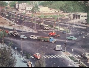 הכבישים לפני מספר עשורים, כאשר זה מה שאותה דיקטורה רוצה לחזור אליו. רכבים למליונרים ובעלי תפקידים בלבד